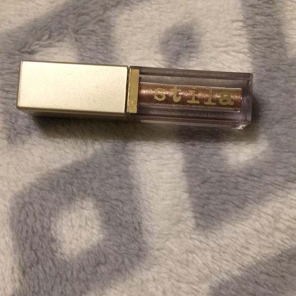 Stila liquid eyeshadow - Picture 1 of 1